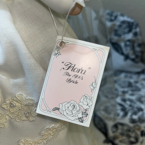 Flora Bride Classic Doll, Porcelain Bride Of The Century 1900s by Ellen Williams - Picture 15 of 17